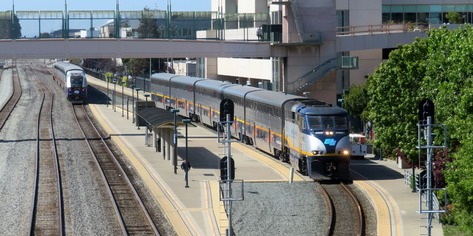 Parking at Emeryville Amtrak Station – EMY