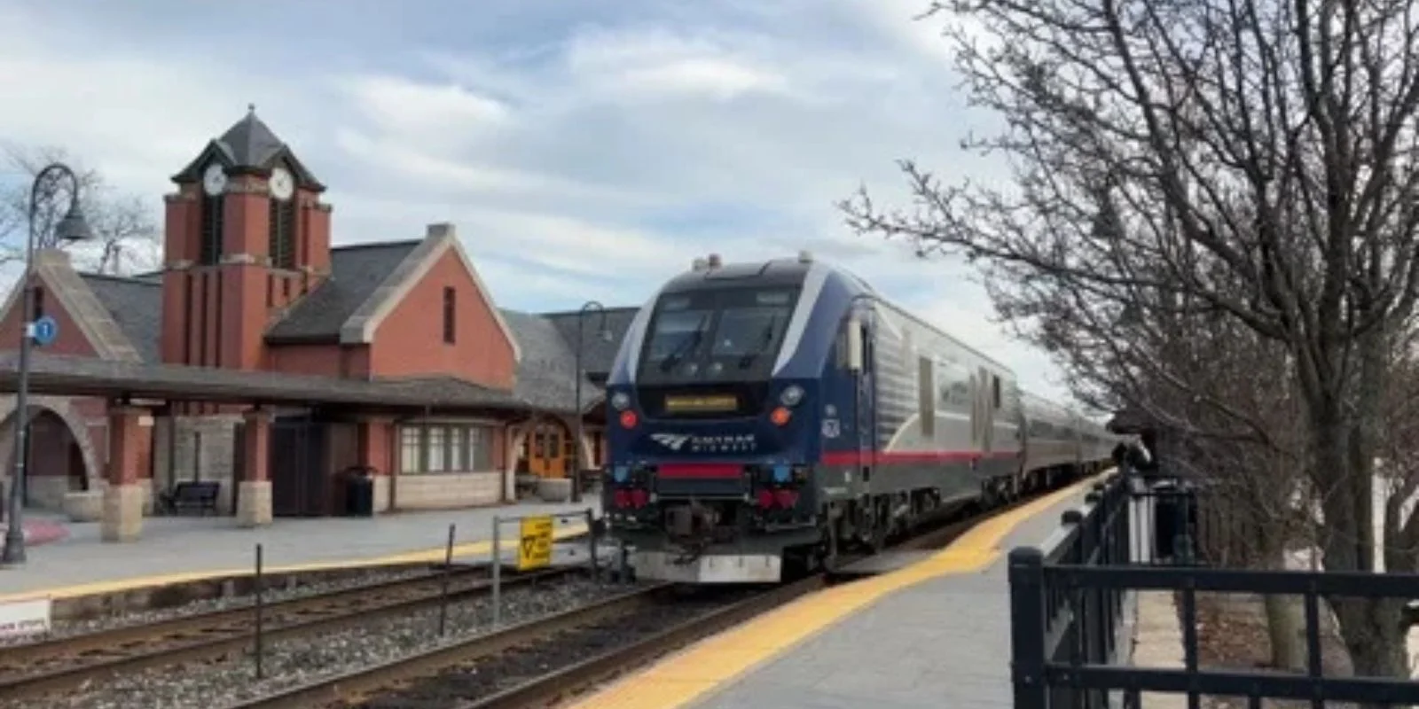 Parking at Glenview Amtrak Station – GLN