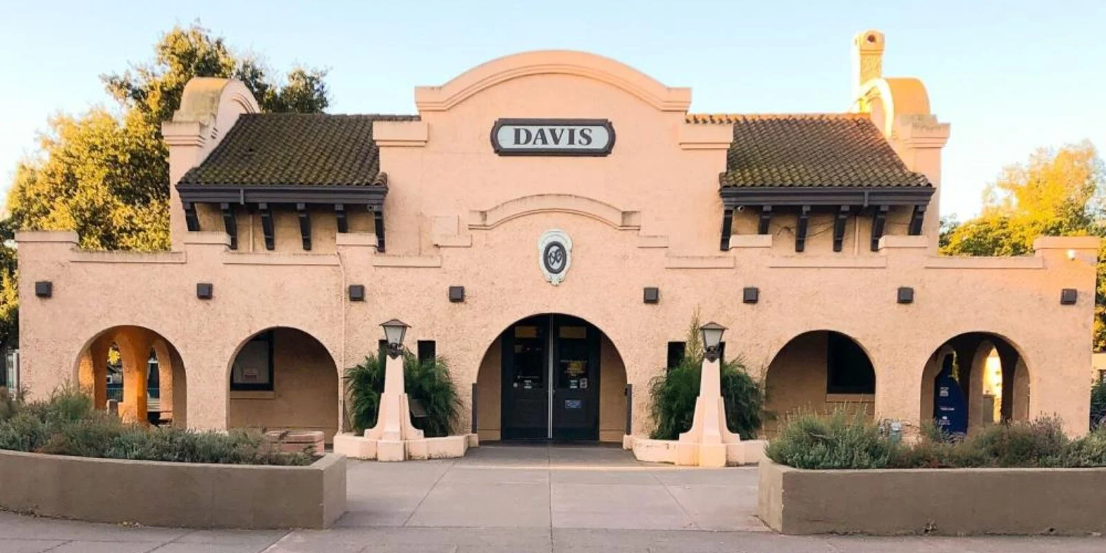 Davis Amtrak Station​, Routes & Schedule