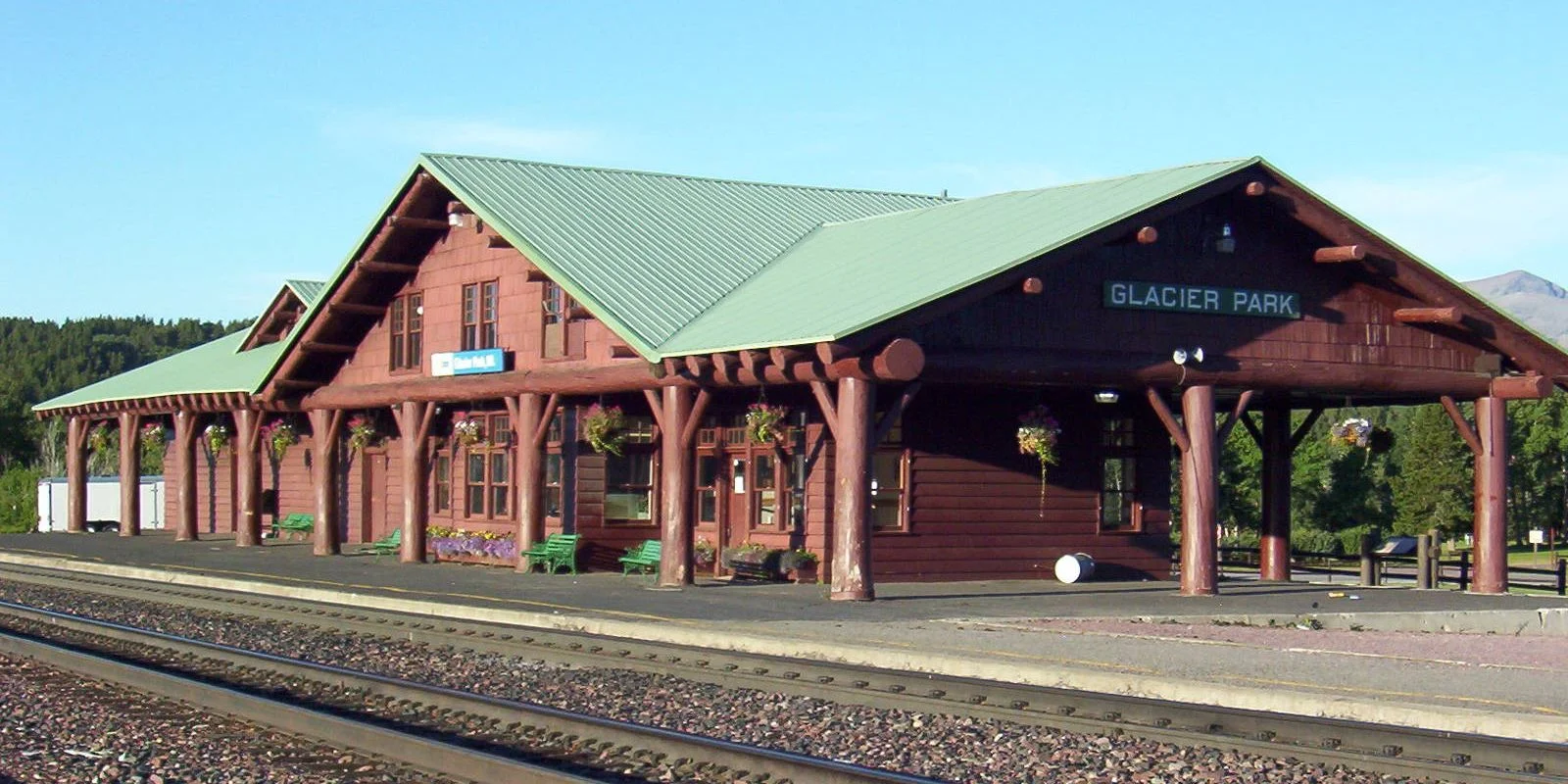 East Glacier Park Amtrak Station​​, Routes & Schedule