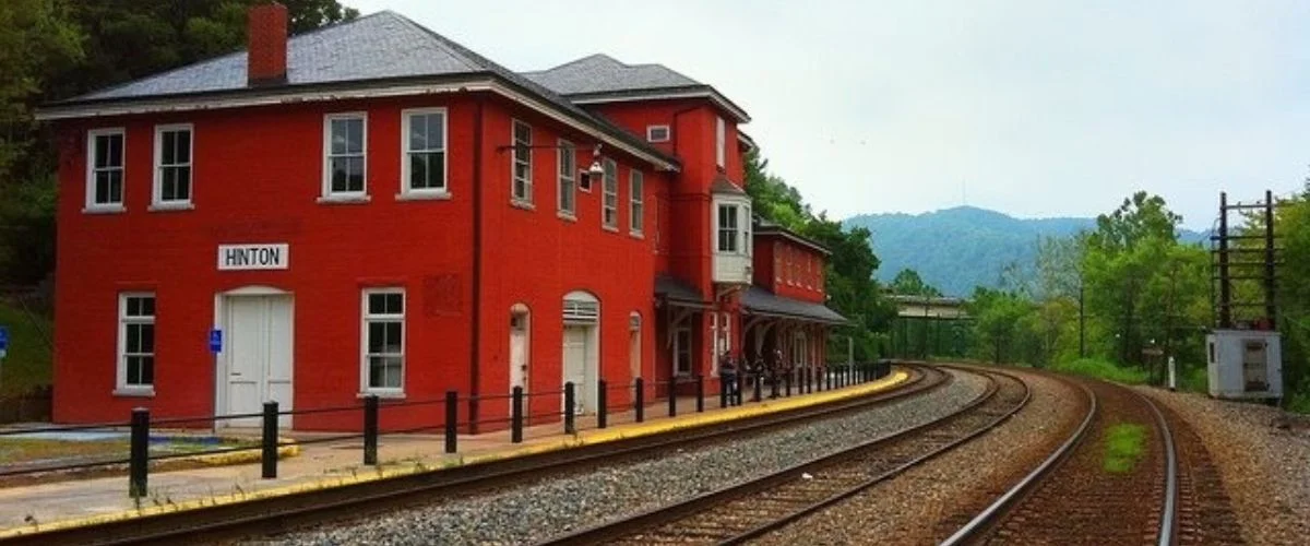 Hinton Amtrak Station, Routes & Schedule