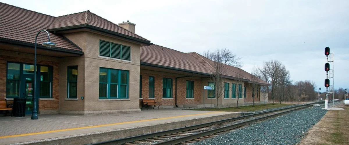 Holland Amtrak Station, Routes & Schedule