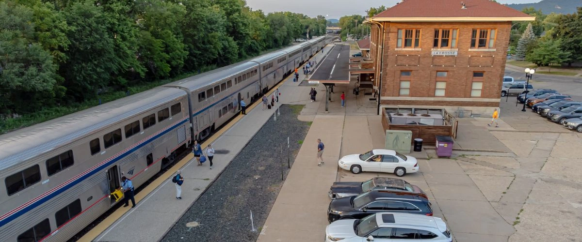 La Crosse Amtrak Station, Routes & Schedule