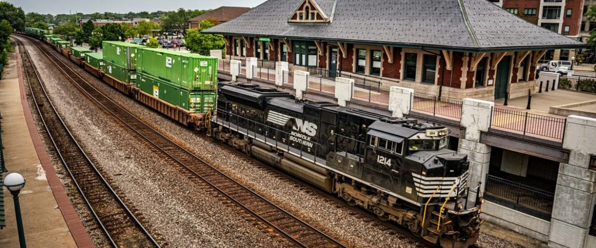 Lafayette Amtrak Station, Routes & Schedule
