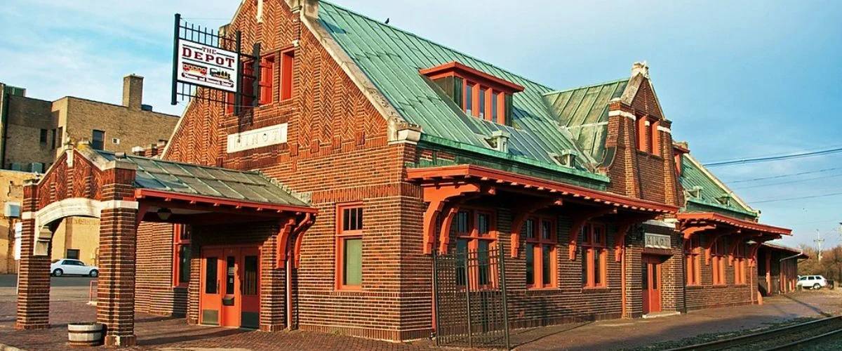 Amtrak Station Near Bismarck Municipal Airport (BIS)