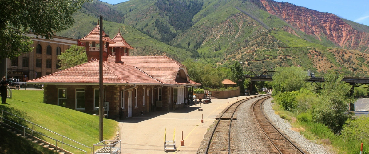Amtrak Station Near Eagle Airport (EAA)