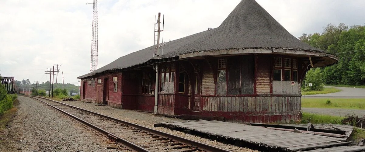 Amtrak Station Near Greenville Mid-Delta Airport (GLH)