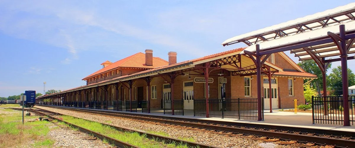 Amtrak Station Near Hattiesburg–Laurel Regional Airport (PIB)