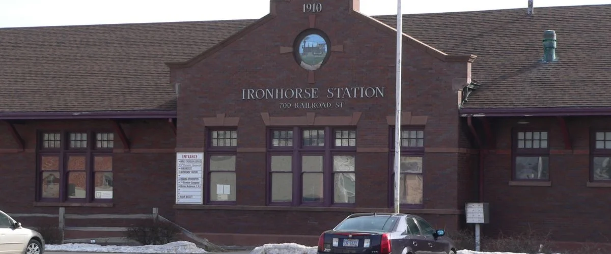 Amtrak Station Near Jim Kelly Field (LXN)