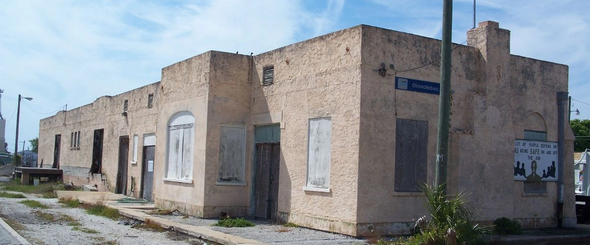 Amtrak Station Near Naples Municipal Airport (APF)