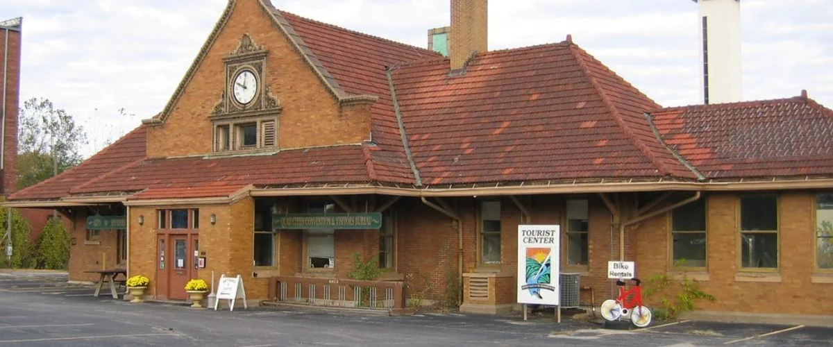 Amtrak Station Near Quad Cities International Airport (MLI)