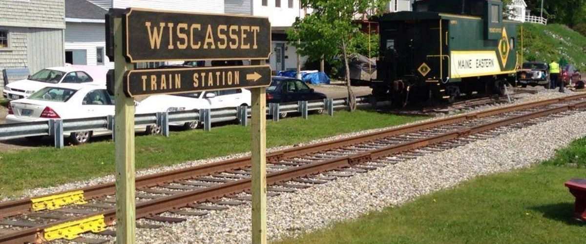 Amtrak Station Near Wiscasset Airport (ISS)