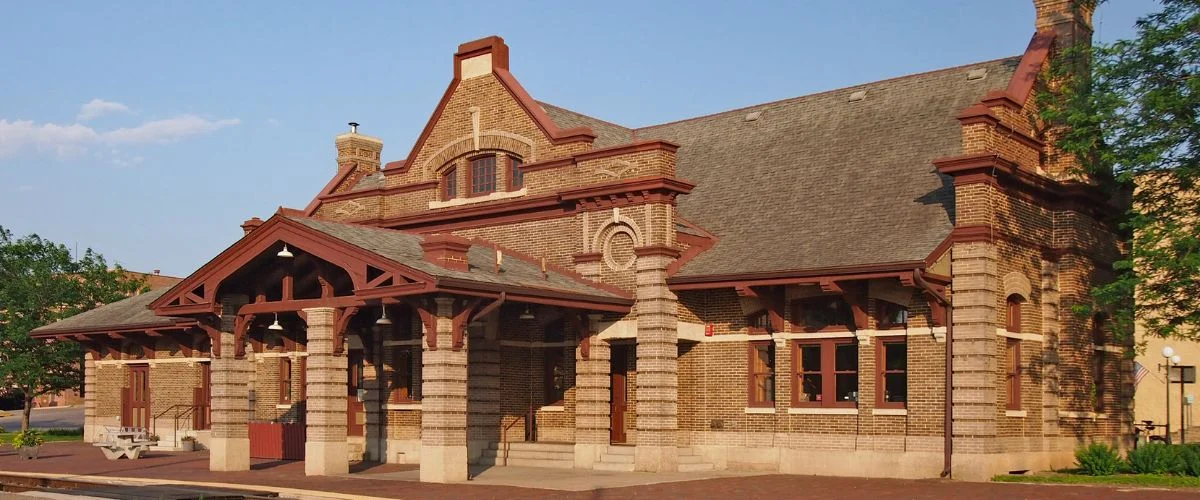 Amtrak Station near Airlake Airport (LVN)