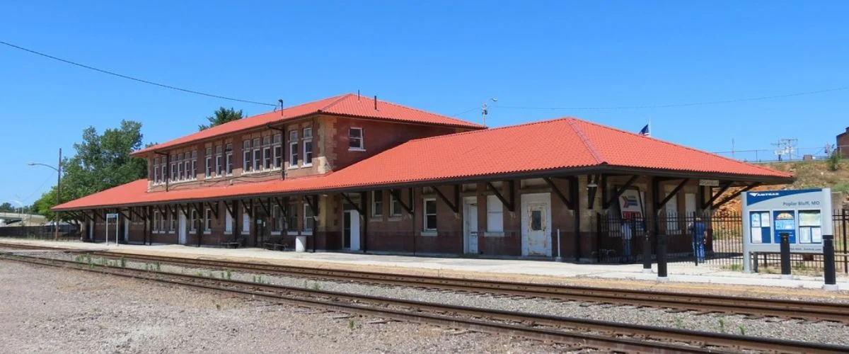 Amtrak Station Near Bolivar Municipal Airport (FWB)