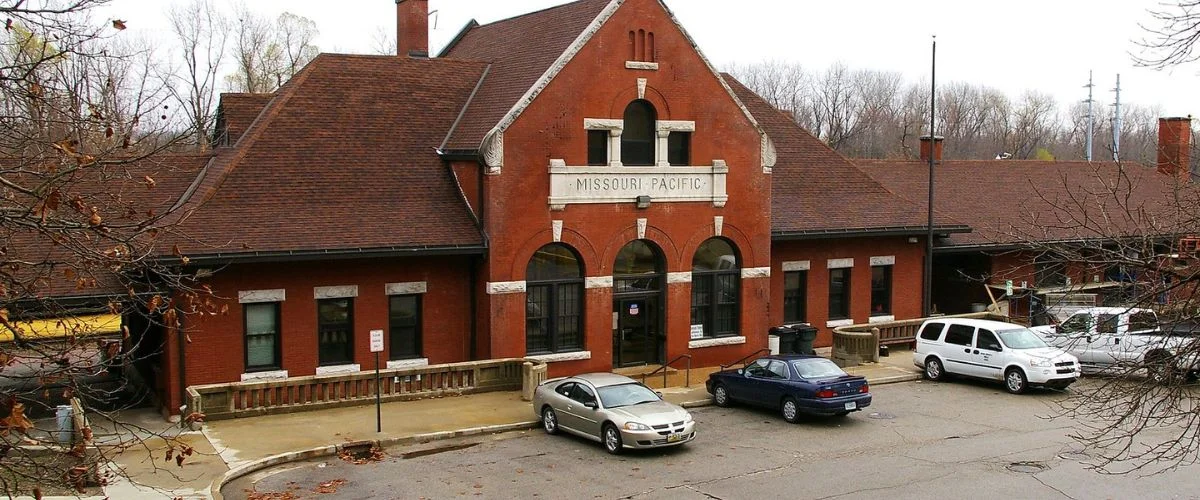 Amtrak Station Near Camdenton Memorial-Lake Regional Airport (OZS)