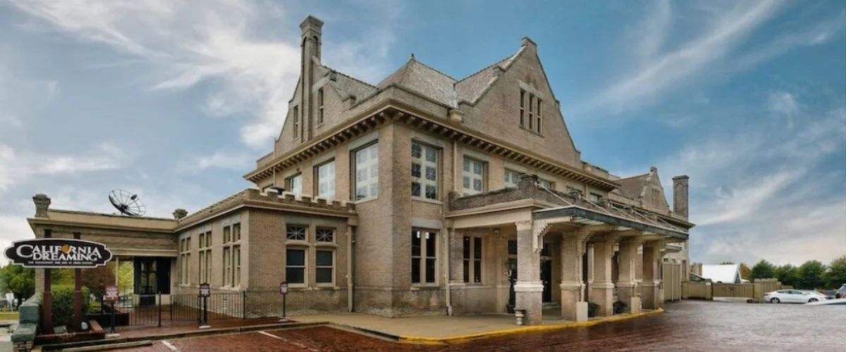 Amtrak Station Near Omak Airport (OMK)