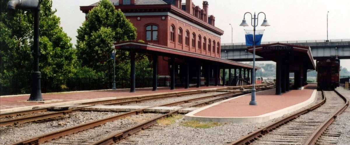 Amtrak Station near Fairmont State Airfield (FMZ)