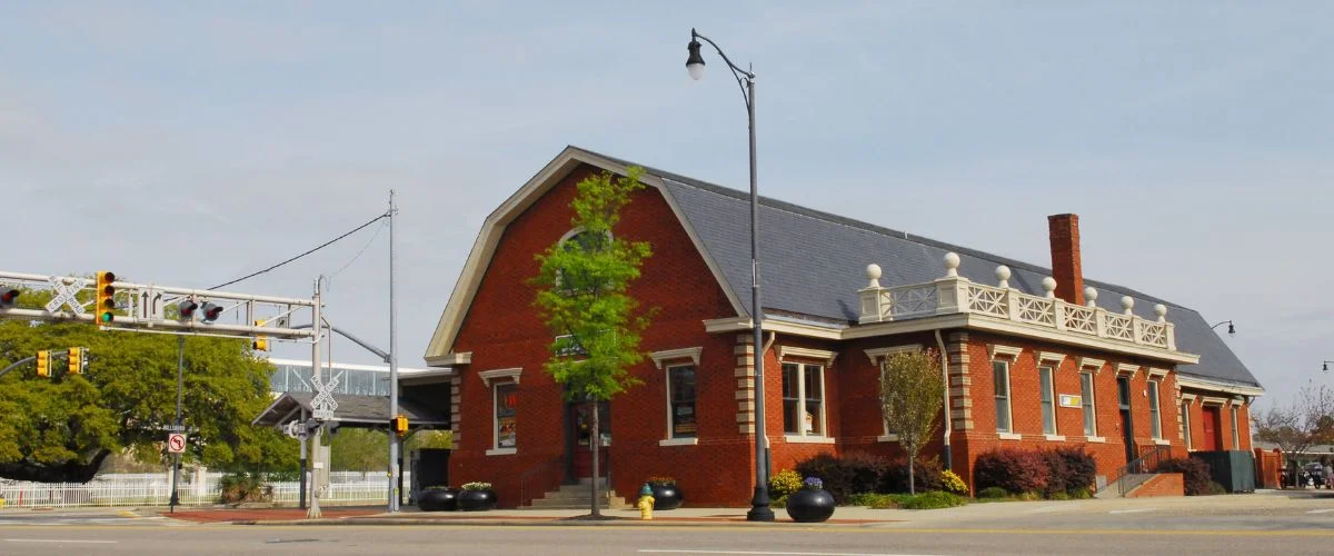 Amtrak Station near Fayetteville Regional Airport (FAY)