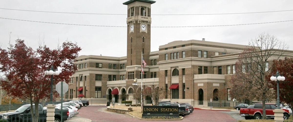 Amtrak Station near Fort Smith Regional Airport (FSM)