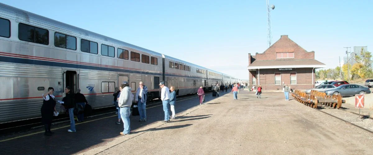 Amtrak Station Near Hettinger Municipal Airport (HEI)