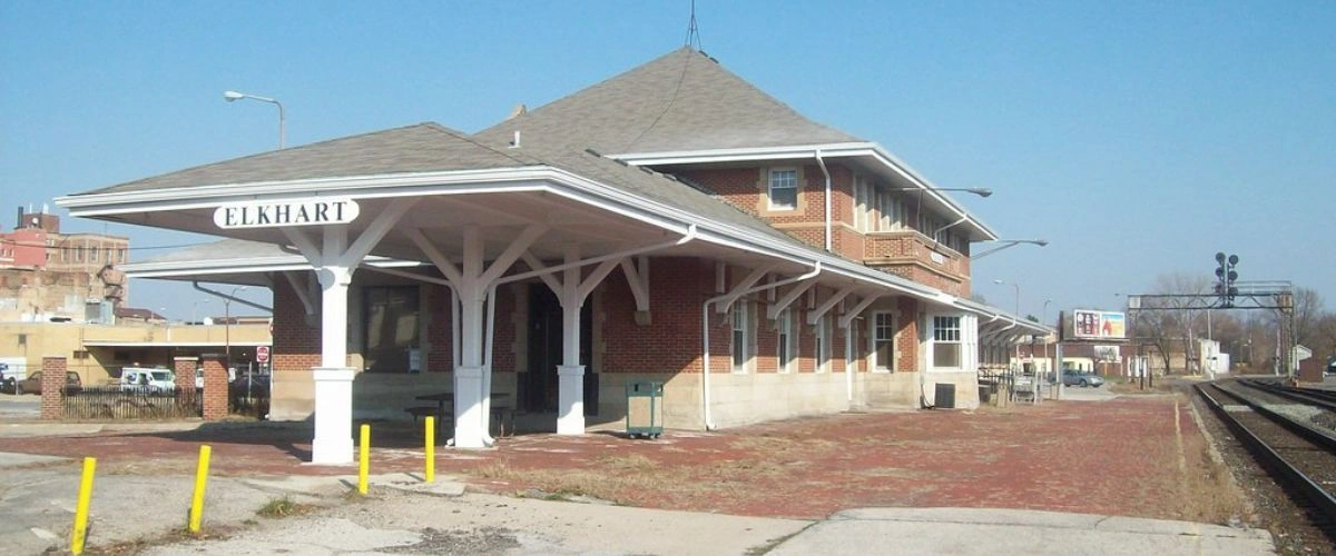 Amtrak Station near Kirsch Municipal Airport (IRS)