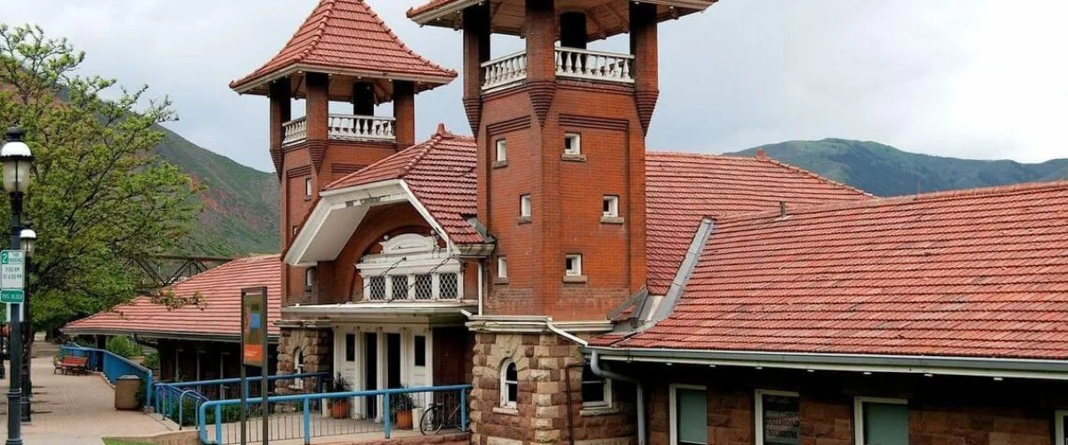 Amtrak Station near Lake County Airport (LXV)