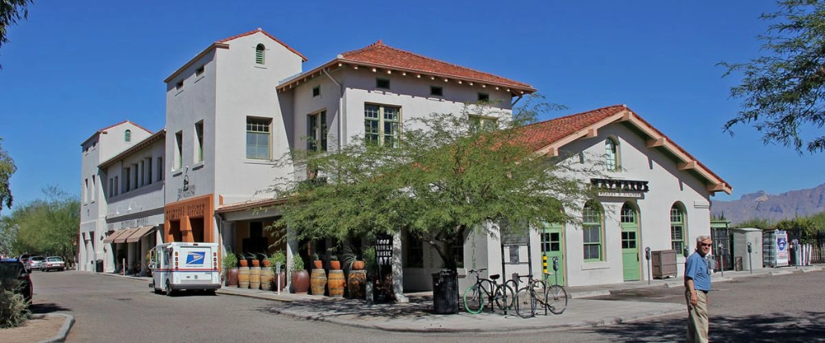 Amtrak Station near Marana Regional Airport (AVW)