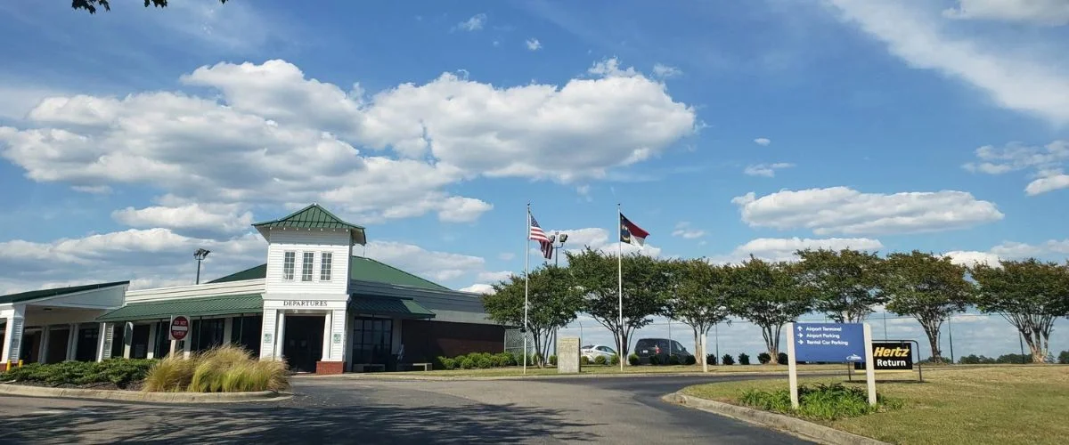 Amtrak Station near Moore County Airport (SOP)