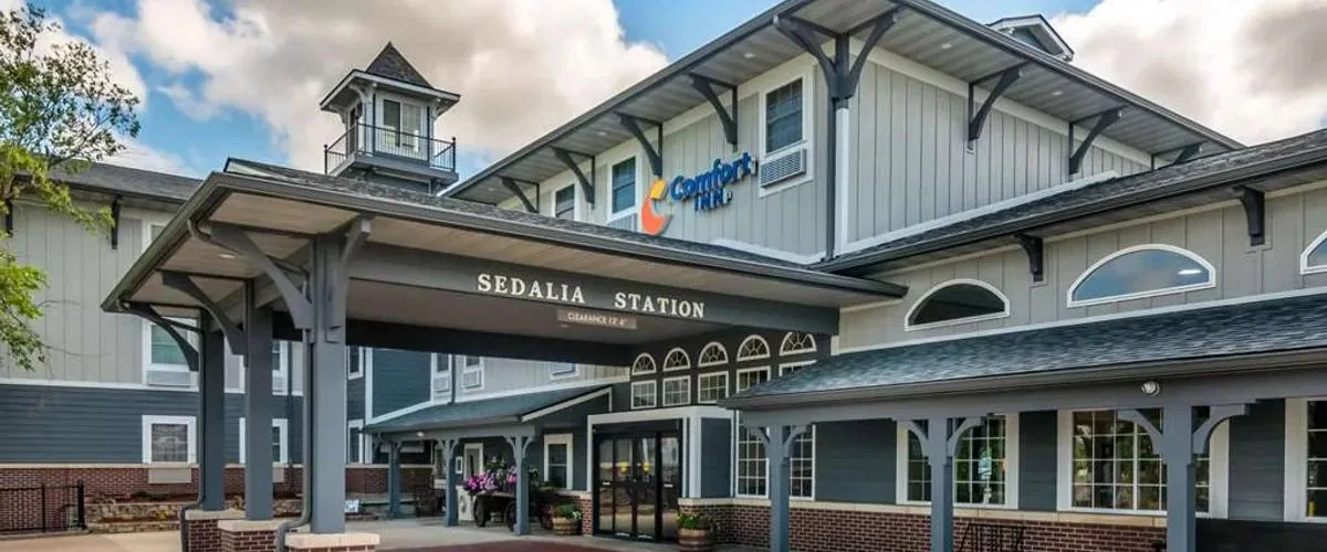 Amtrak Station Near Sedalia Regional Airport (DMO)