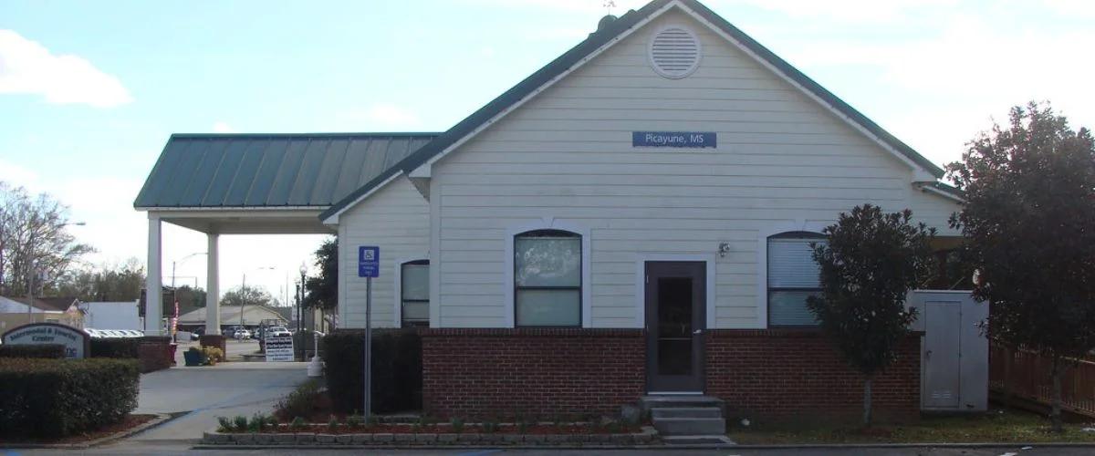 Amtrak Station Near Stennis International Airport (HSA)