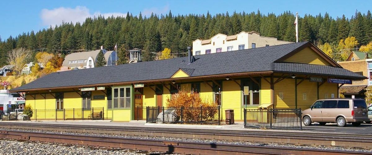 Amtrak Station near  Truckee-Tahoe Airport (TRK)