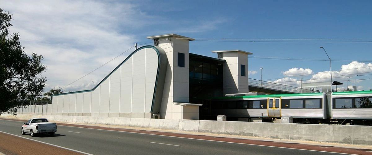 Amtrak Station near University-Oxford Airport (UOX)