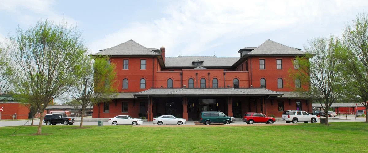 Amtrak Station Near Washington–Warren Airport (OCW)