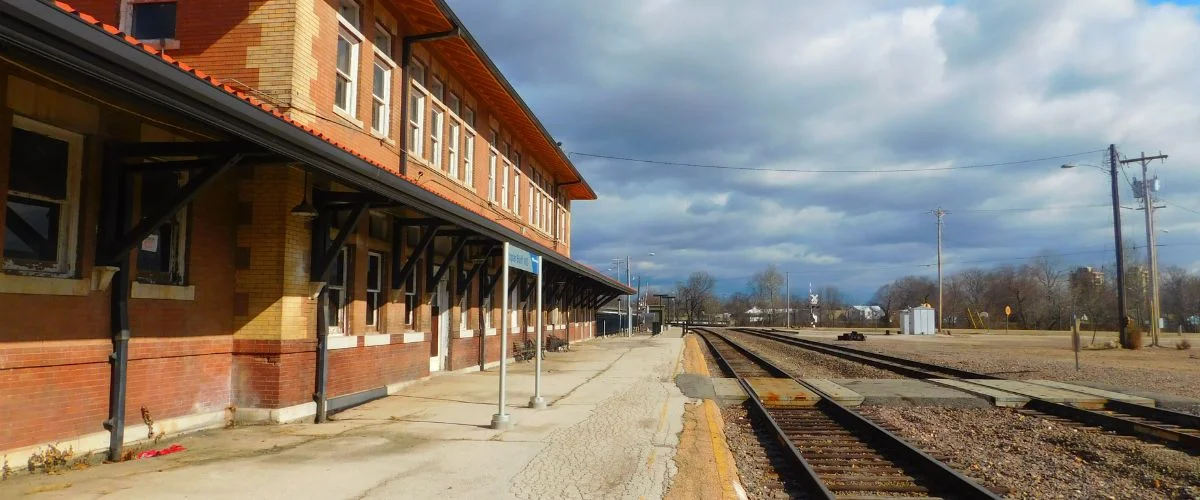 Amtrak Station Near West Plains Regional Airport (UNO)