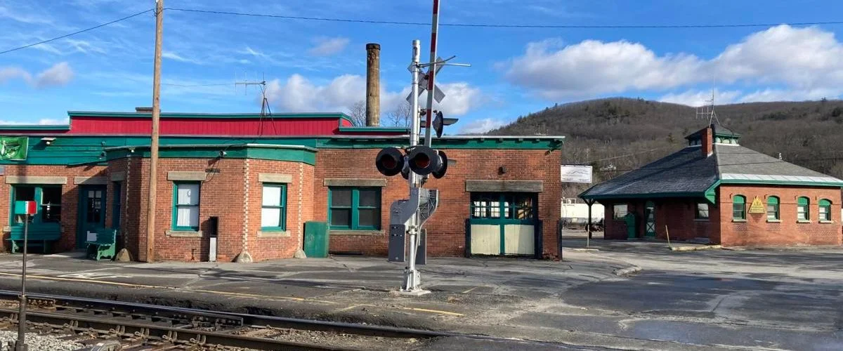 Amtrak Station Near Hartness State Airport (VSF)