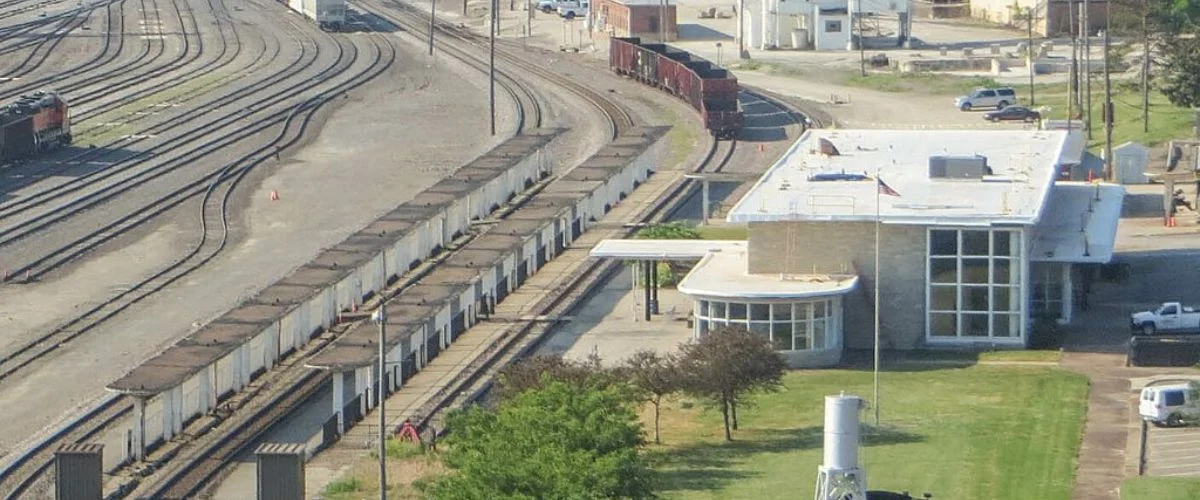 Amtrak Station Near Northeast Iowa Regional Airport (CCY)