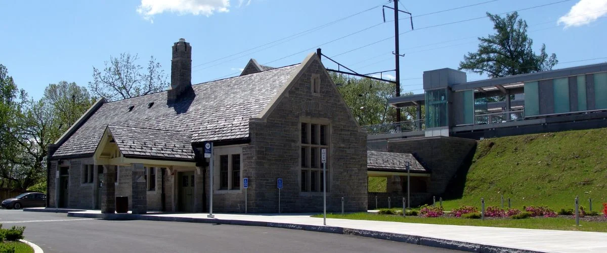 Amtrak Station Near Elizabethtown Regional Airport (DVK)