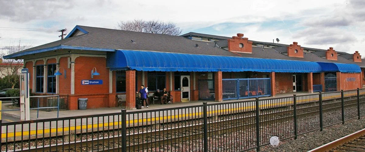 Amtrak Station Near New Coalinga Municipal Airport (CLG)
