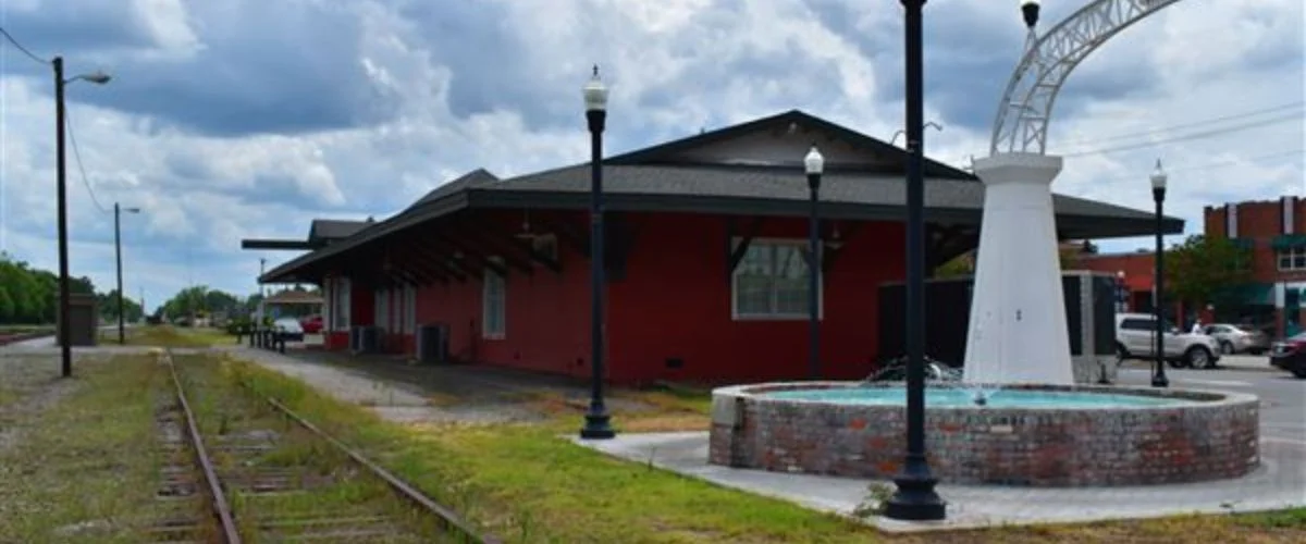 Amtrak Station Near Waycross–Ware County Airport (AYS)