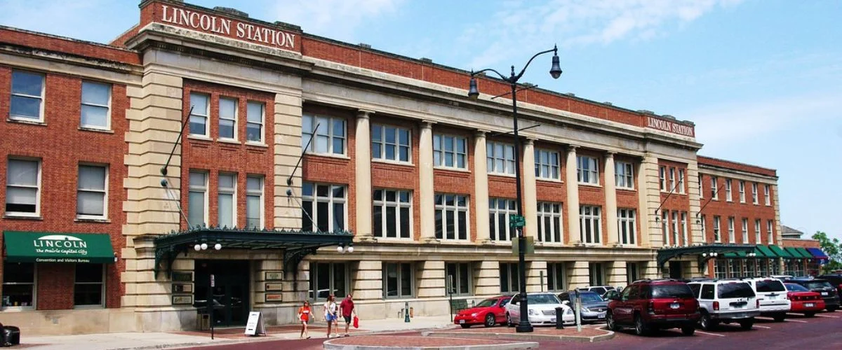 Amtrak Station Near Lincoln Regional Airport (LHM)