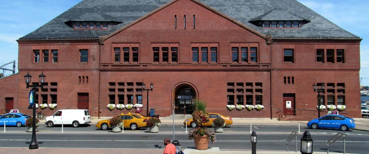 London Amtrak Thruway Station