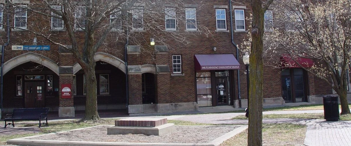 Amtrak Station Near Newton Municipal Airport (TNU)