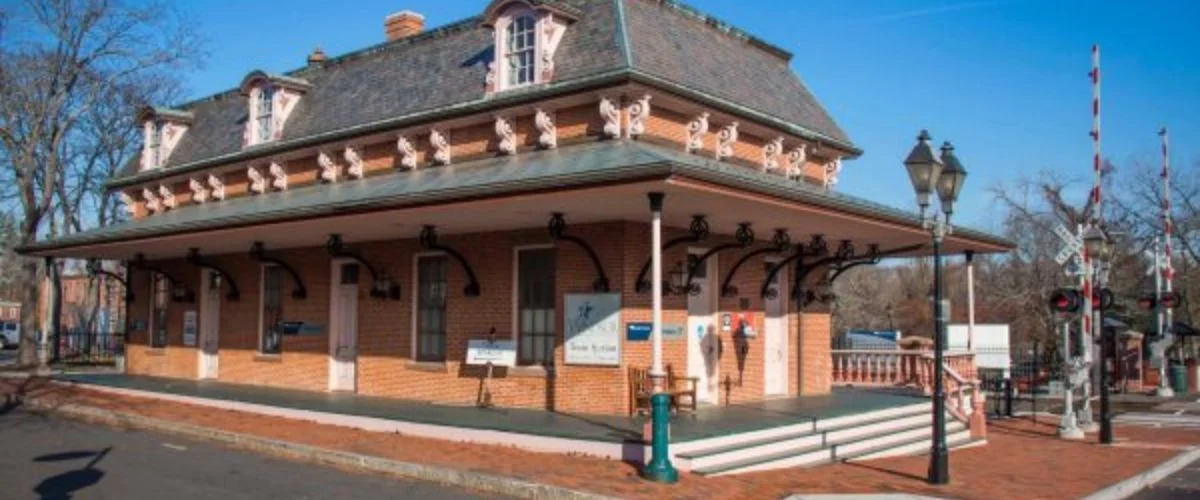 Amtrak Station Near Albertus Airport (FEP)