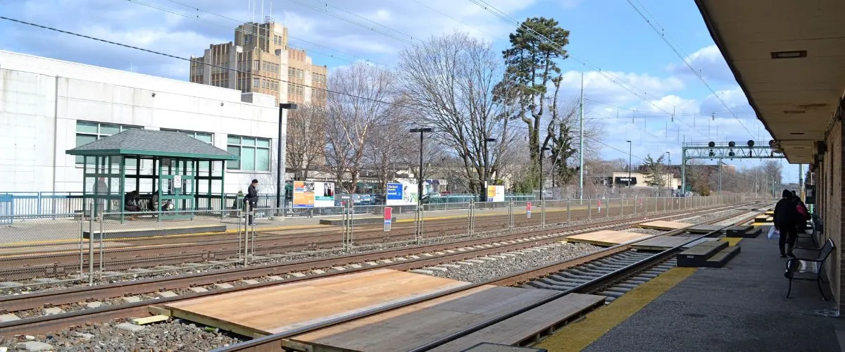 Amtrak Station Near Ardmore Downtown Executive Airport (AHD)