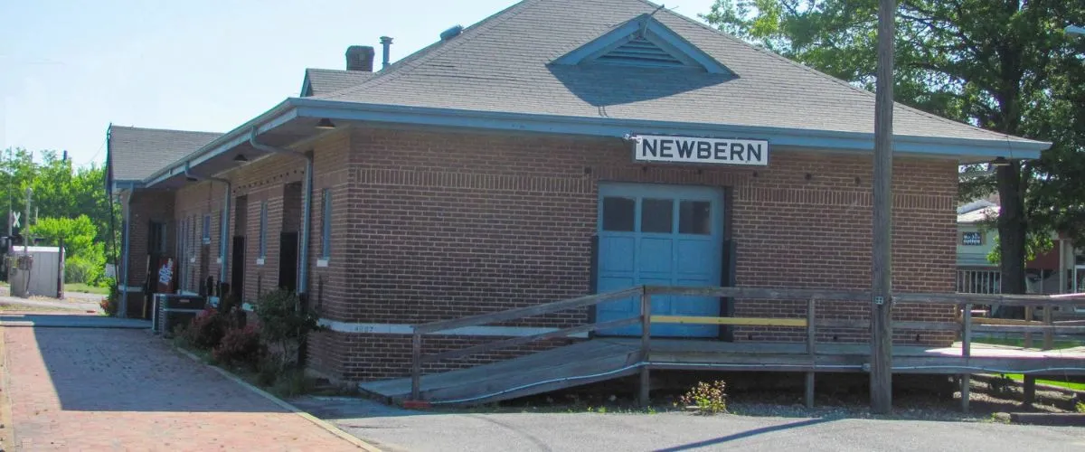 Amtrak Station Near Dyersburg Regional Airport (DYR)