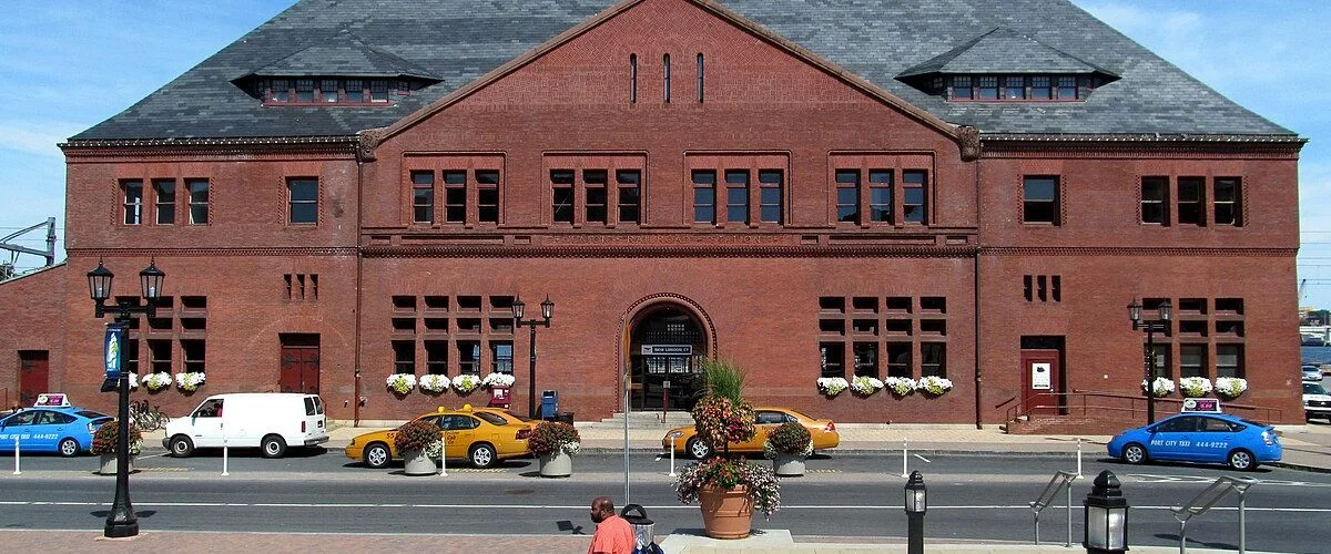 Amtrak Station Near Norwich Airport (NWI)