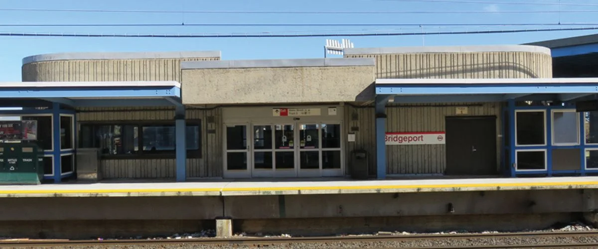 Amtrak Station Near Fairfield County Airport (LHQ)