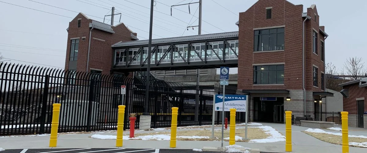 Amtrak Station Near Middletown Regional Airport (MWO)