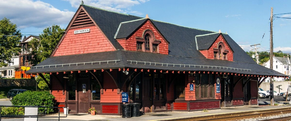 Top 10 Hotels near Brunswick Station
